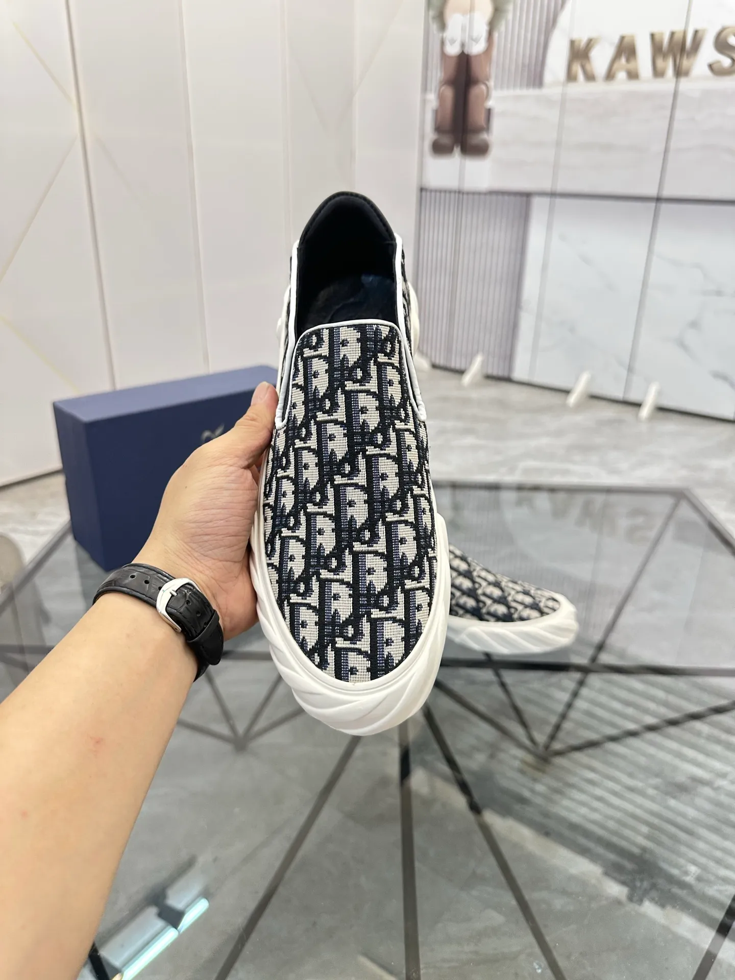 Men's shoes for sale 💰: 💰P380¥ Product trademark: Dior* "Dior*" slip-on shoes Regular size: 38-44 (can be customized to 45) Product materials: upper imported cowhide stitched with original fabric, sheepskin lining, original outsole. No.:6735
